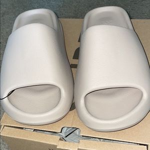 Yeezy Slide ‘Pure’ Size 6 - Brand New Verified by Flight Club